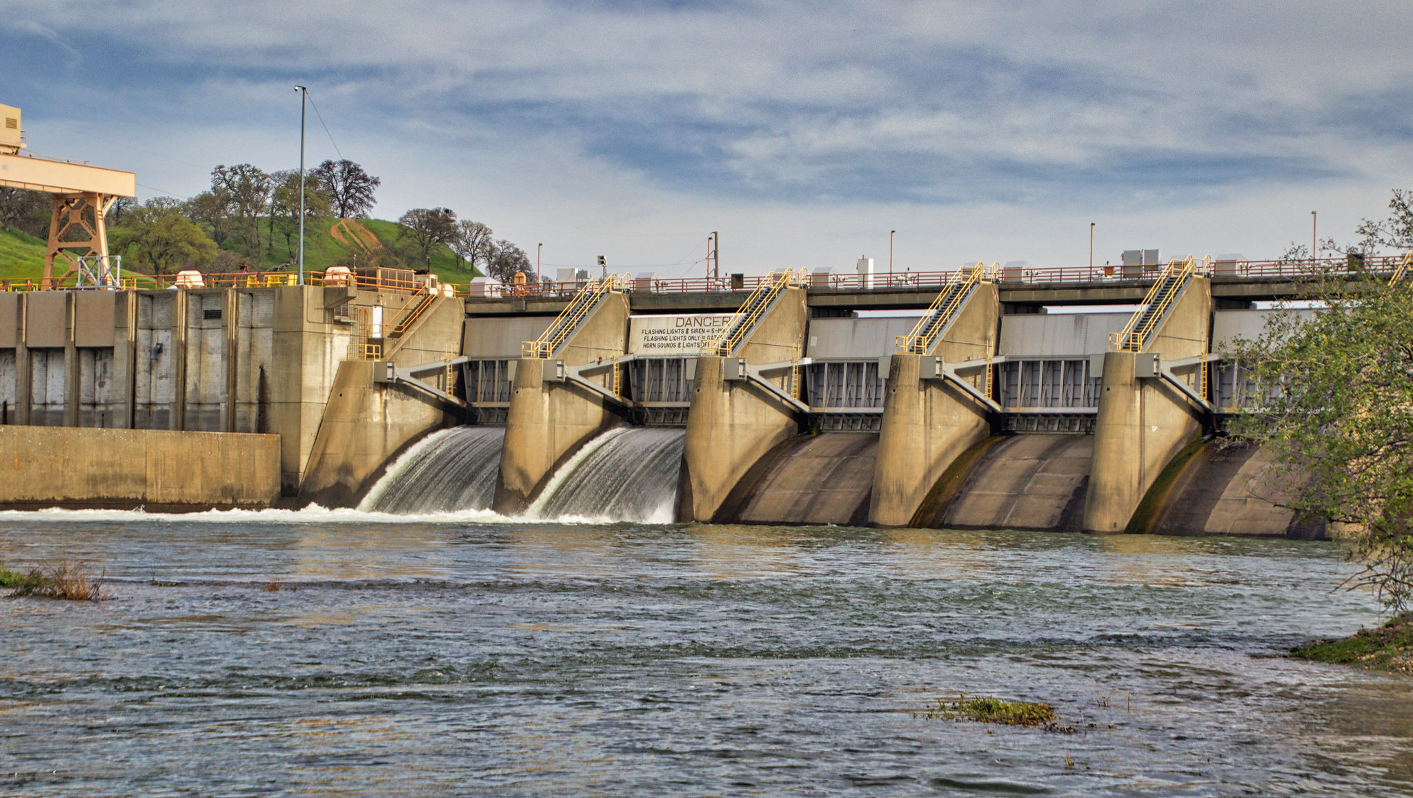 Nimbus Dam.jpg FWS.gov